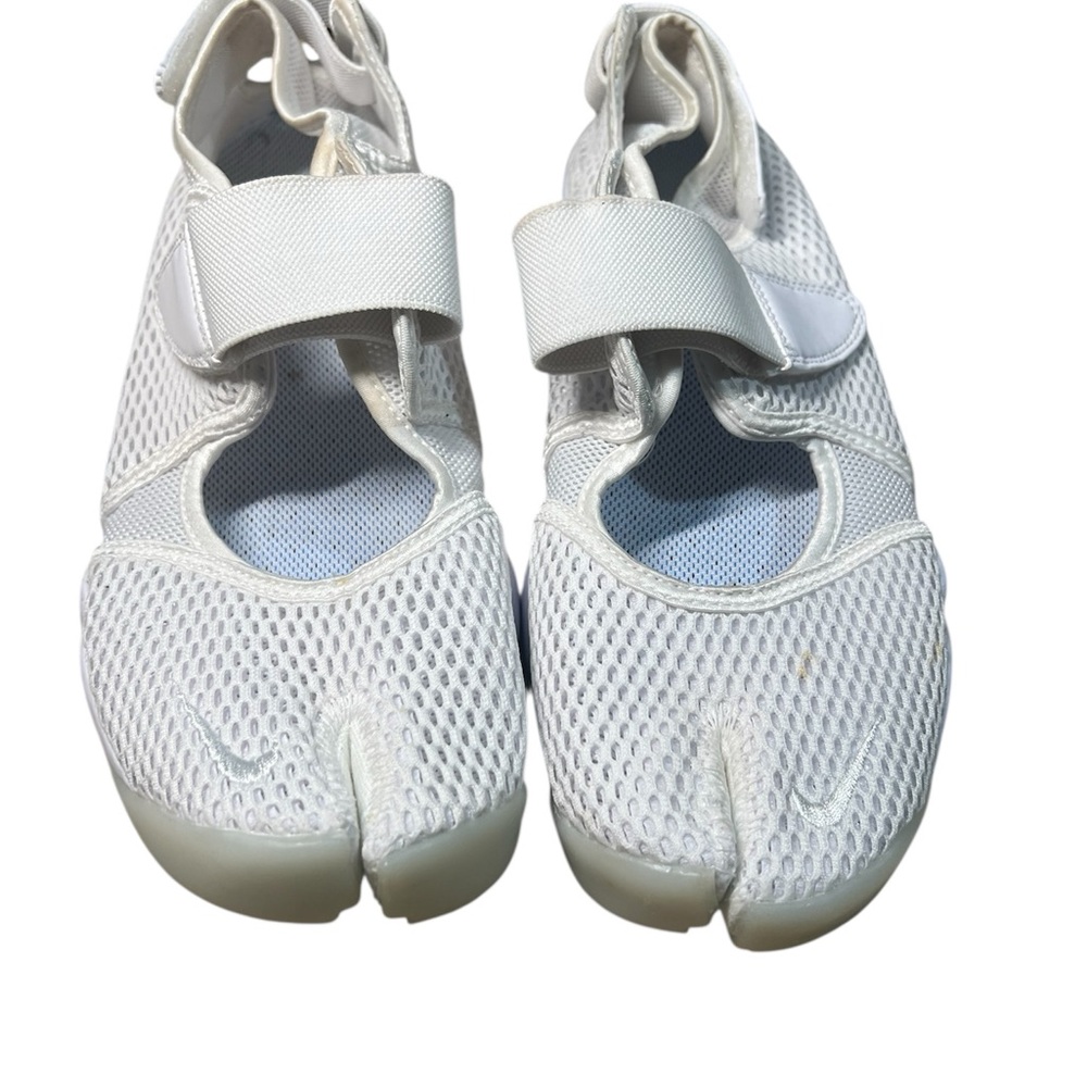 Nike Air Rift sneakers in a white color